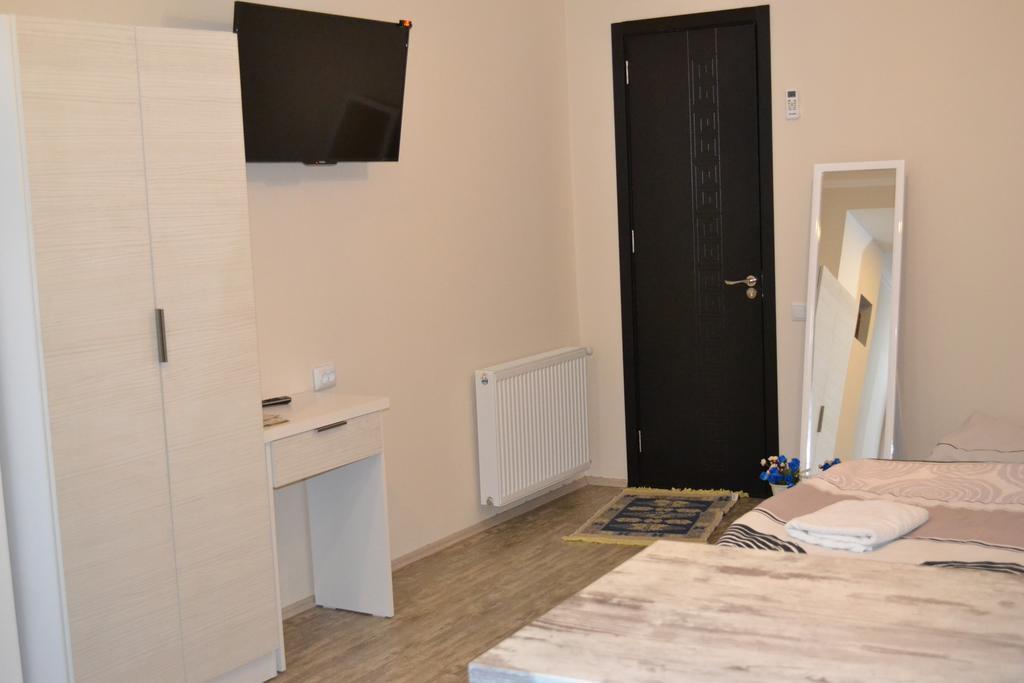 Family Apartment In Avlabari Tbilisi Exterior photo