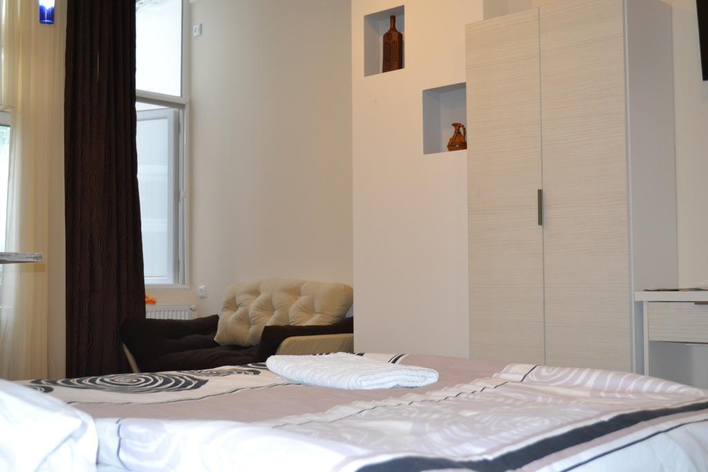 Family Apartment In Avlabari Tbilisi Exterior photo