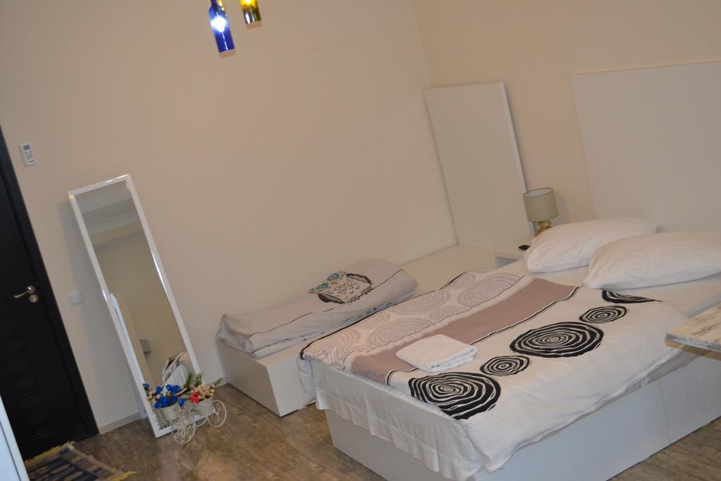 Family Apartment In Avlabari Tbilisi Exterior photo