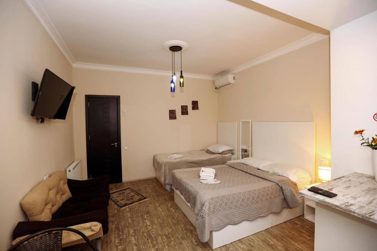 Family Apartment In Avlabari Tbilisi Exterior photo