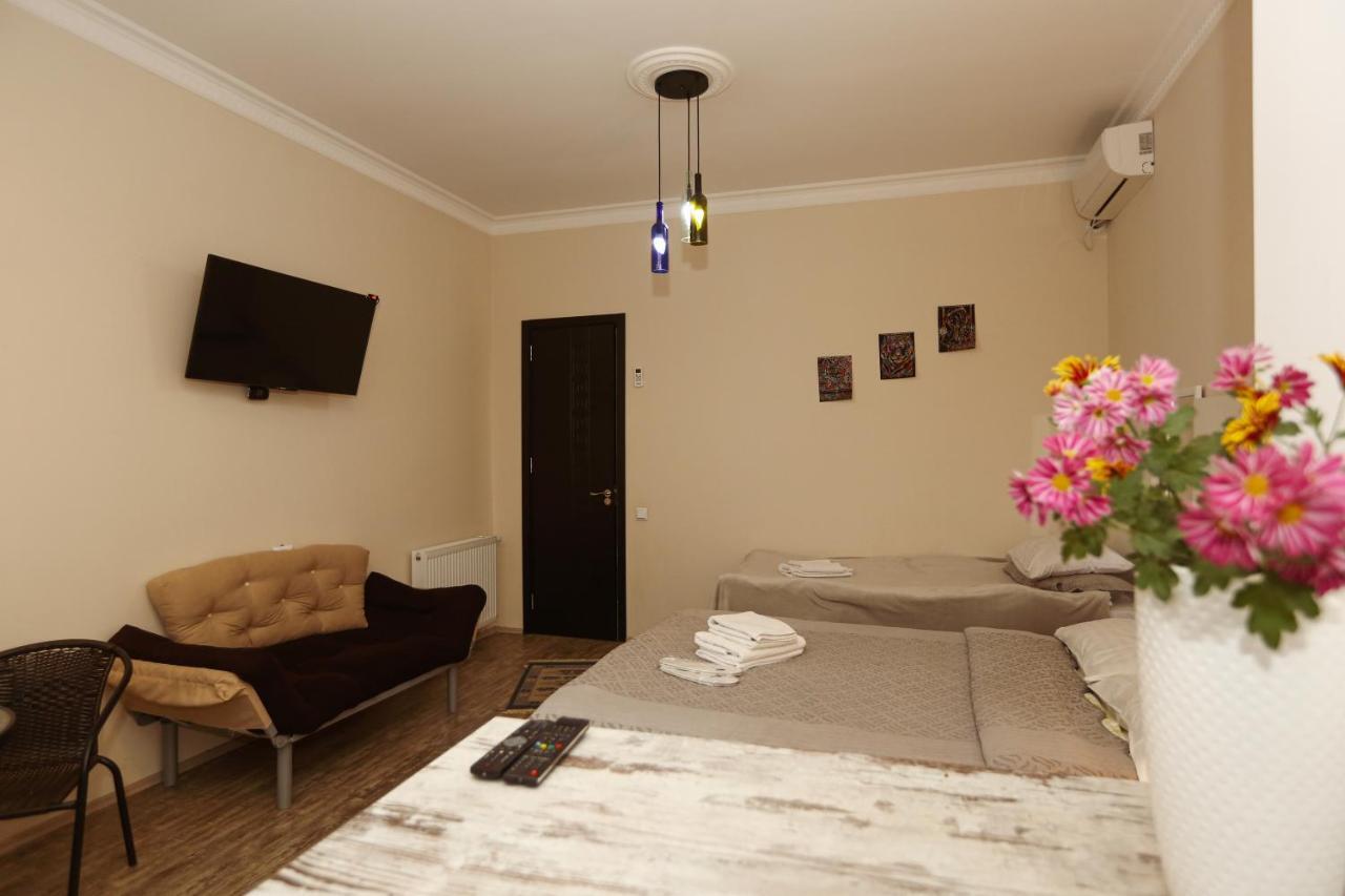 Family Apartment In Avlabari Tbilisi Exterior photo